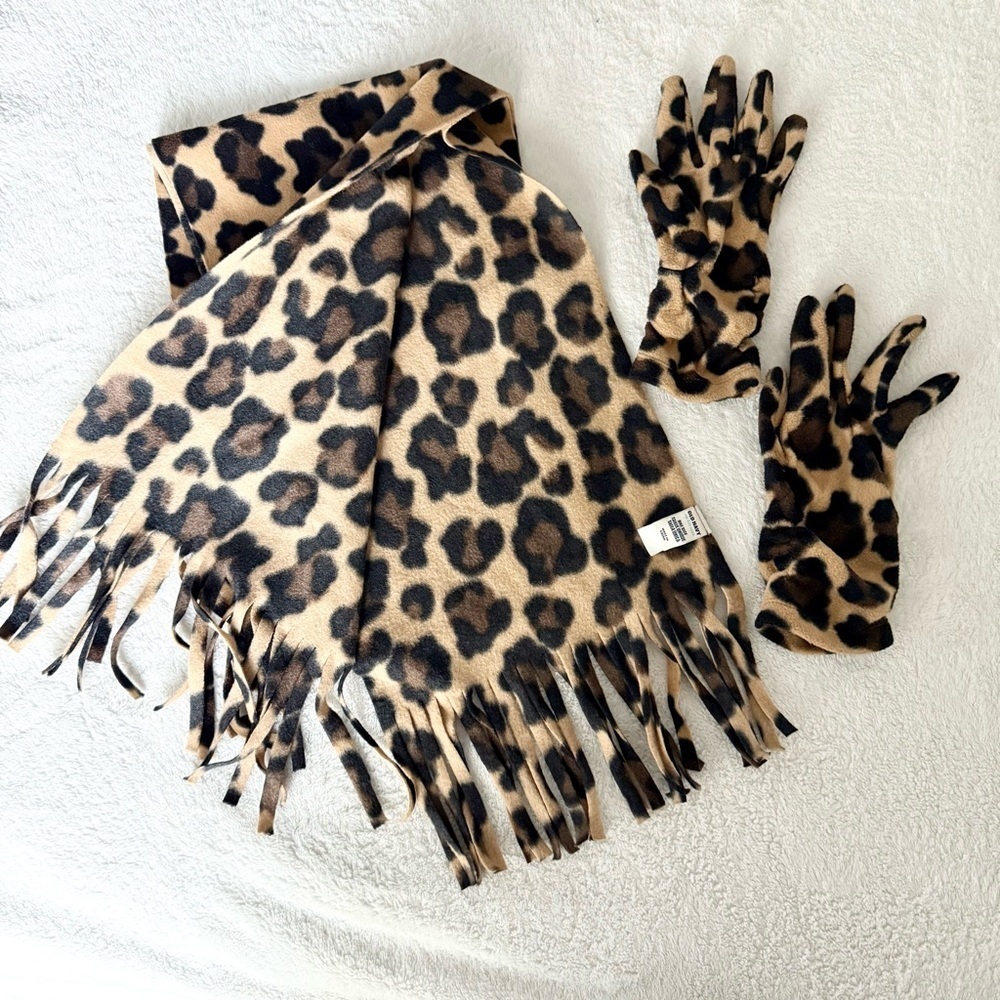 Old Navy Brown and Black Leopard Print Scarf and Gloves Set - Picture 4 of 4